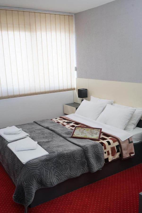Rooms S&S Milicevic U Strogom Centru Aleksandrovca Aleksandrovac Dış mekan fotoğraf